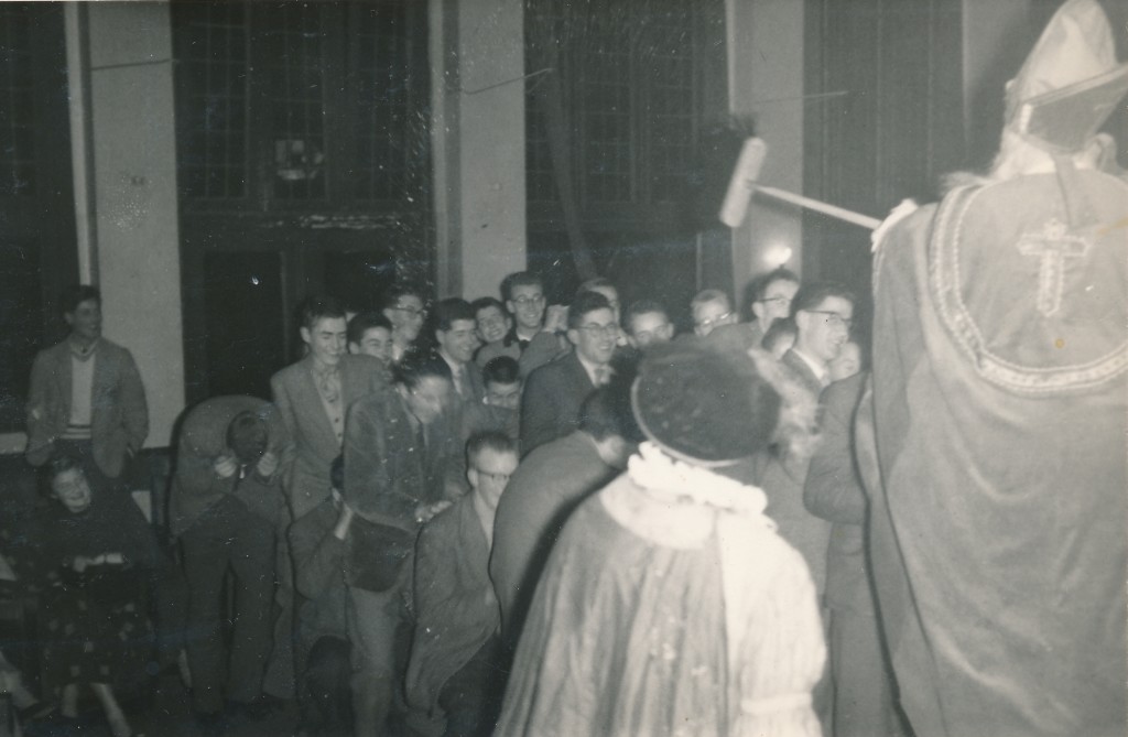1955 inzegening nieuwe leden door Sinterklaas